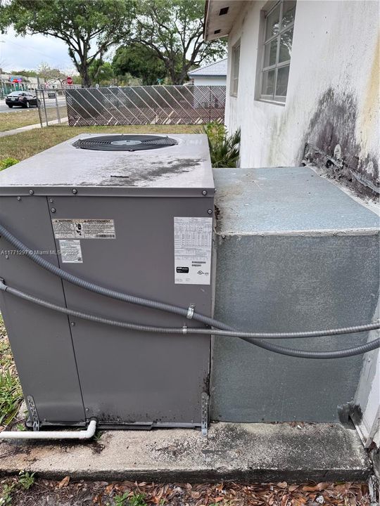 Recently Sold: $419,000 (4 beds, 2 baths, 2114 Square Feet)