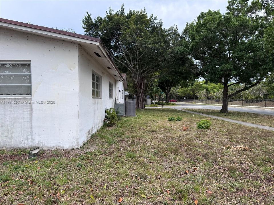 Recently Sold: $419,000 (4 beds, 2 baths, 2114 Square Feet)