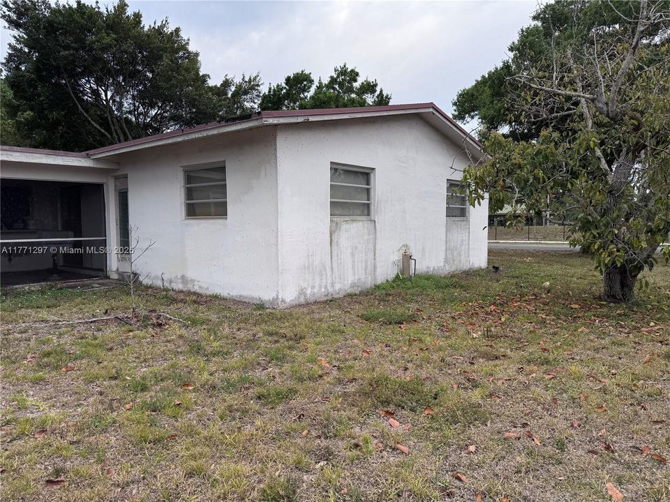 Recently Sold: $419,000 (4 beds, 2 baths, 2114 Square Feet)