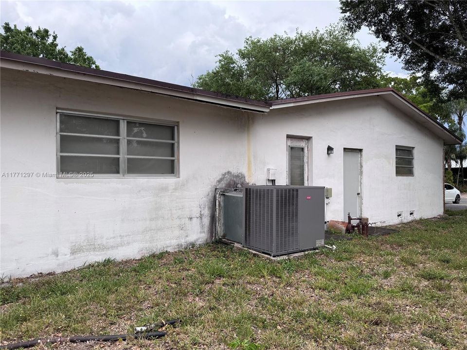 Recently Sold: $419,000 (4 beds, 2 baths, 2114 Square Feet)