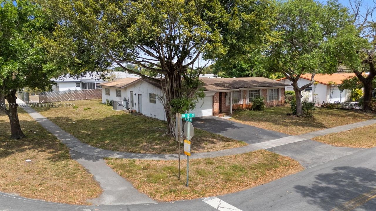 Recently Sold: $419,000 (4 beds, 2 baths, 2114 Square Feet)