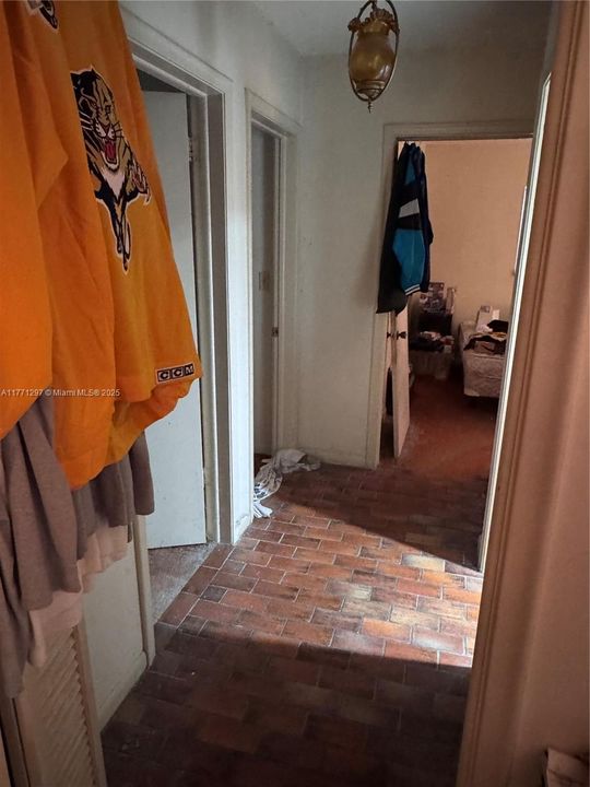 Recently Sold: $419,000 (4 beds, 2 baths, 2114 Square Feet)