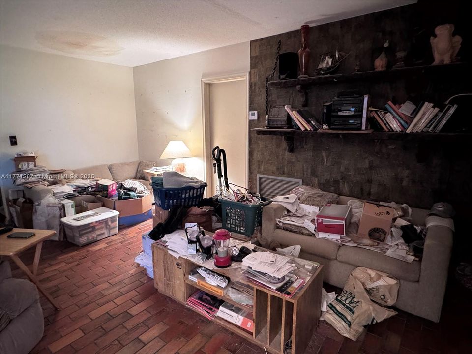 Recently Sold: $419,000 (4 beds, 2 baths, 2114 Square Feet)