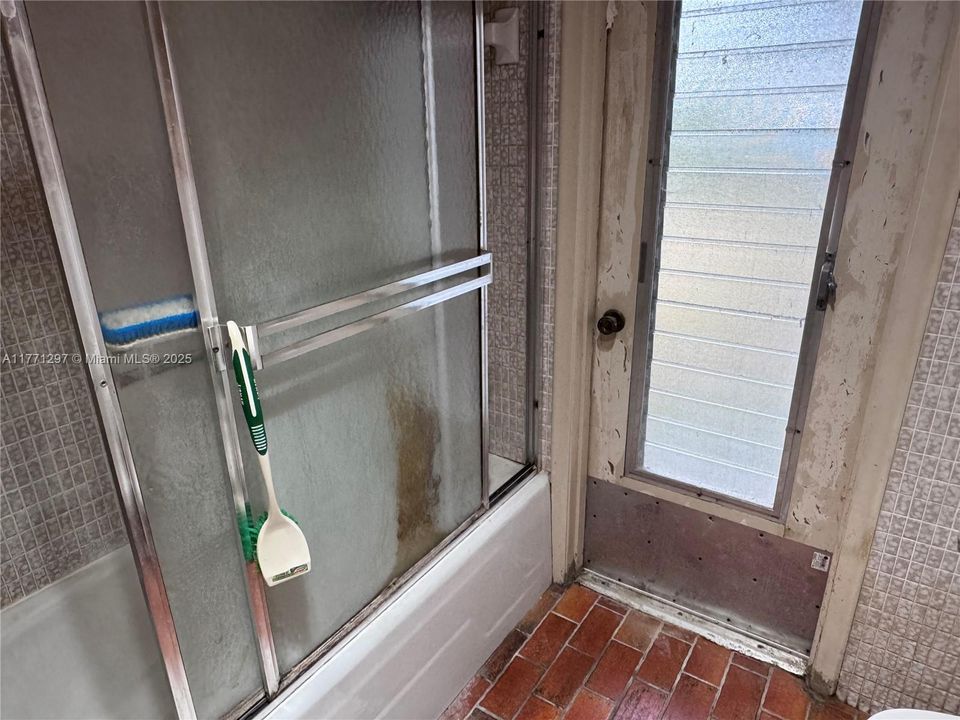 Recently Sold: $419,000 (4 beds, 2 baths, 2114 Square Feet)