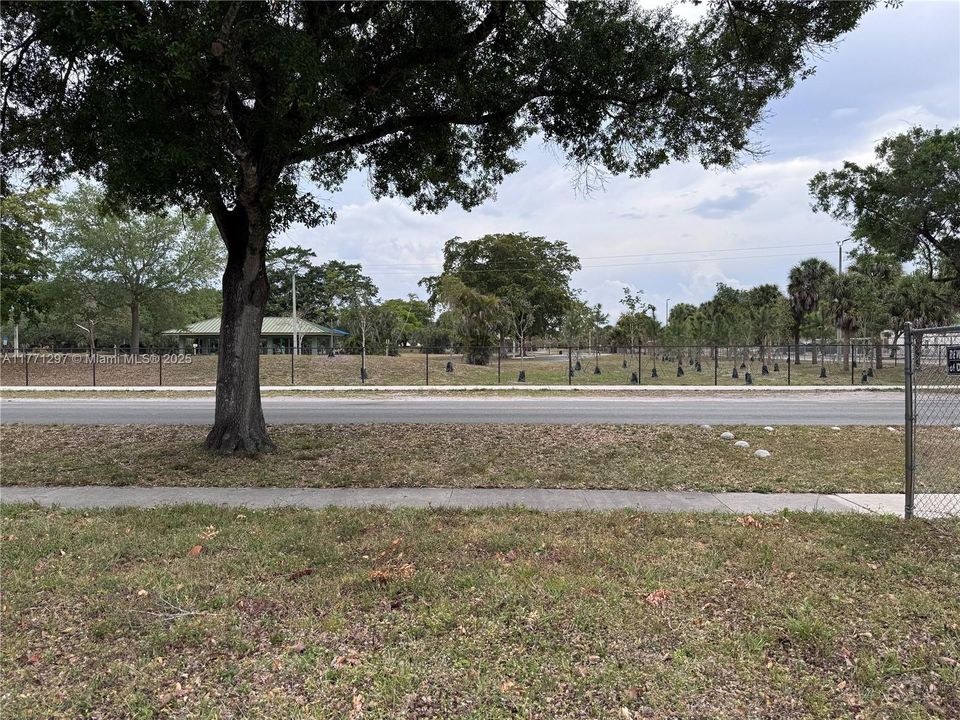 Recently Sold: $419,000 (4 beds, 2 baths, 2114 Square Feet)