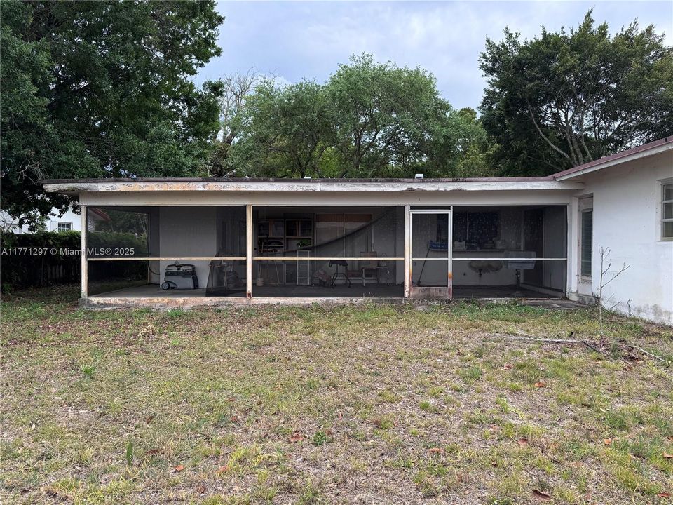 Recently Sold: $419,000 (4 beds, 2 baths, 2114 Square Feet)