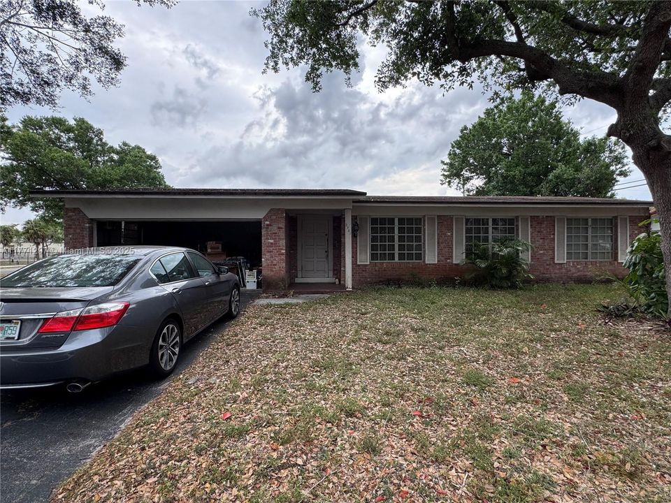 Recently Sold: $419,000 (4 beds, 2 baths, 2114 Square Feet)