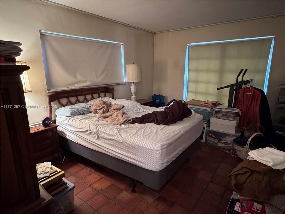 Recently Sold: $419,000 (4 beds, 2 baths, 2114 Square Feet)