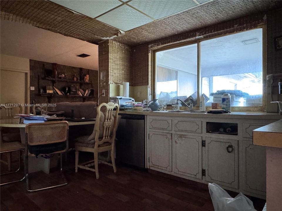 Recently Sold: $419,000 (4 beds, 2 baths, 2114 Square Feet)