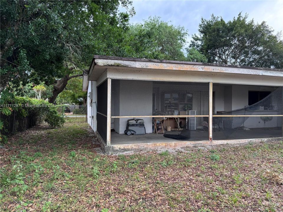 Recently Sold: $419,000 (4 beds, 2 baths, 2114 Square Feet)