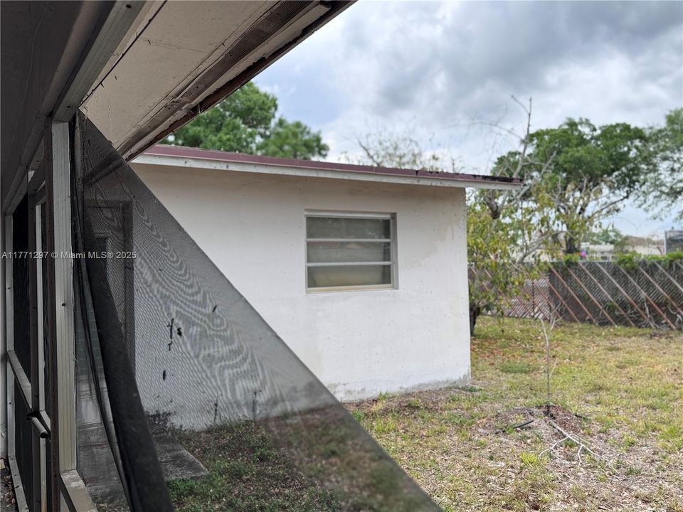 Recently Sold: $419,000 (4 beds, 2 baths, 2114 Square Feet)