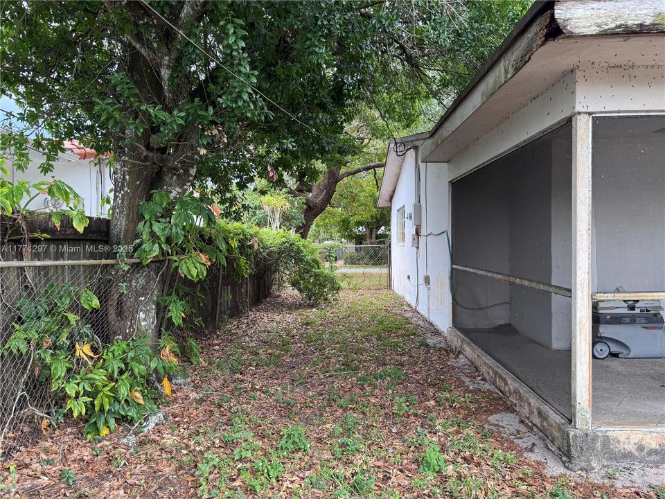 Recently Sold: $419,000 (4 beds, 2 baths, 2114 Square Feet)