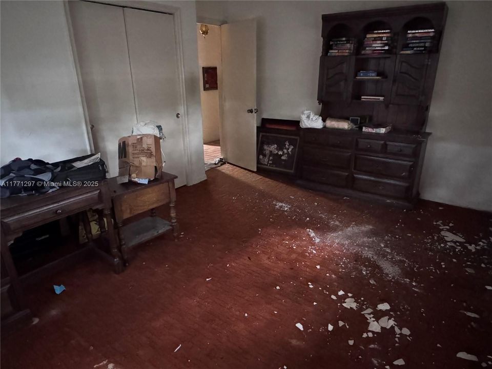 Recently Sold: $419,000 (4 beds, 2 baths, 2114 Square Feet)