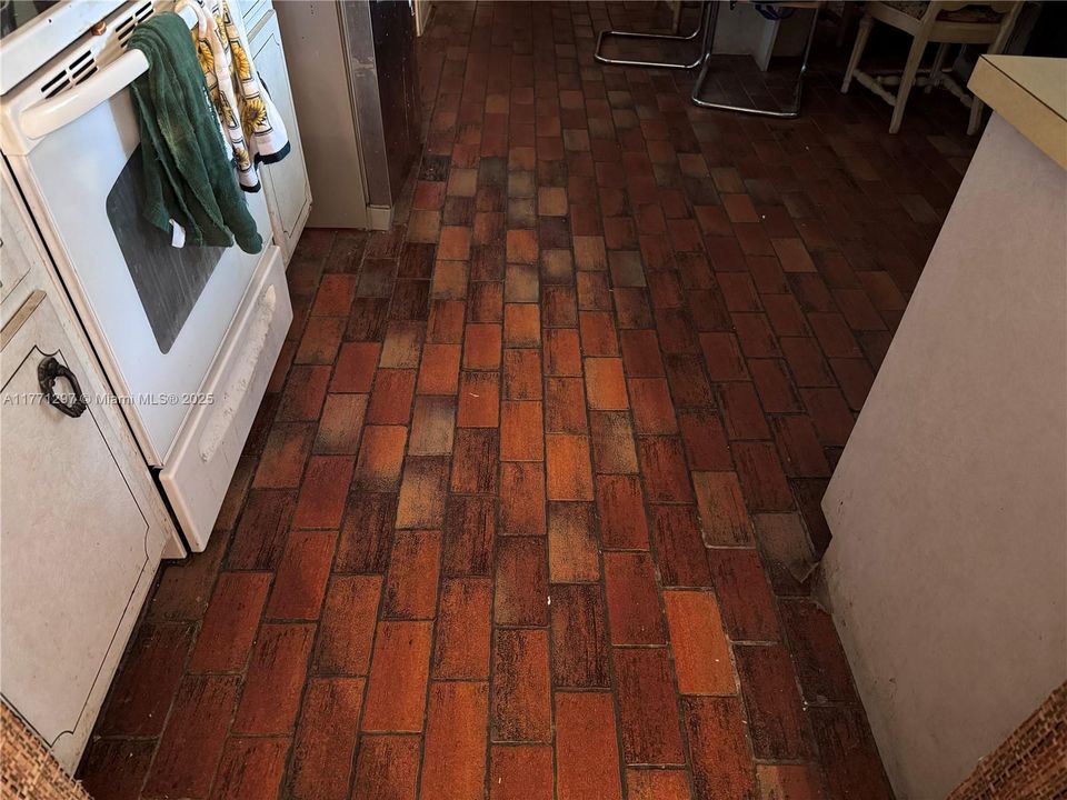 Recently Sold: $419,000 (4 beds, 2 baths, 2114 Square Feet)