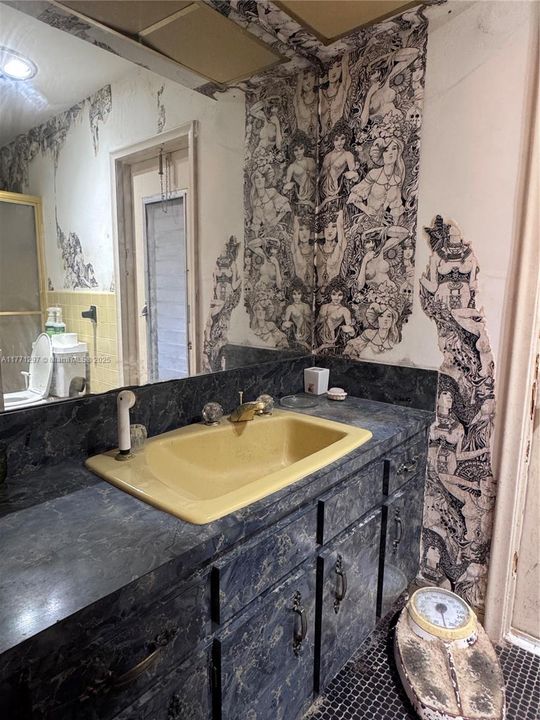 Recently Sold: $419,000 (4 beds, 2 baths, 2114 Square Feet)