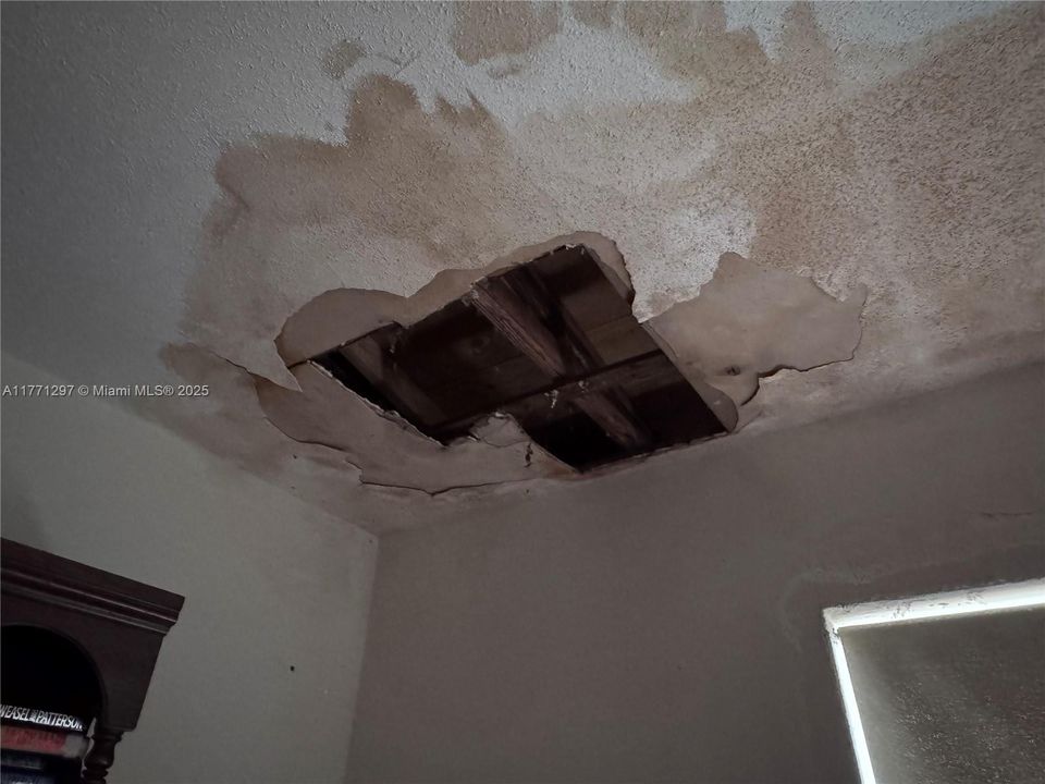 Recently Sold: $419,000 (4 beds, 2 baths, 2114 Square Feet)