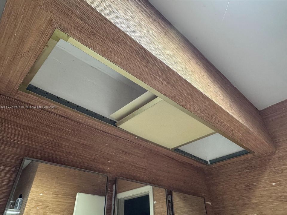 Recently Sold: $419,000 (4 beds, 2 baths, 2114 Square Feet)