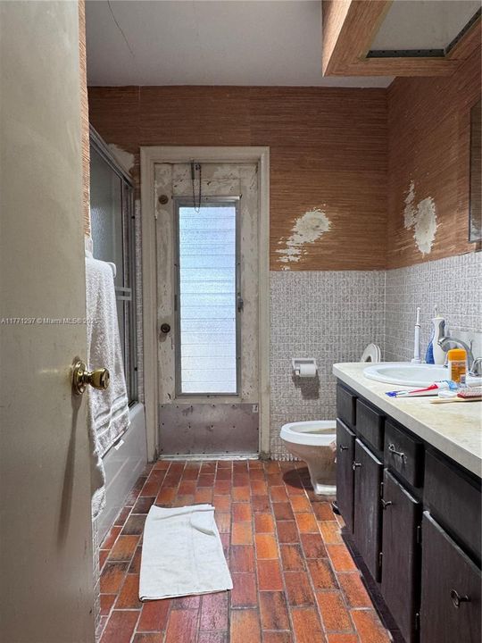 Recently Sold: $419,000 (4 beds, 2 baths, 2114 Square Feet)