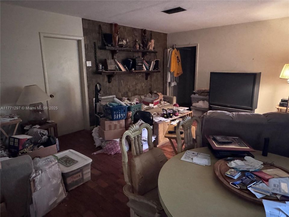 Recently Sold: $419,000 (4 beds, 2 baths, 2114 Square Feet)