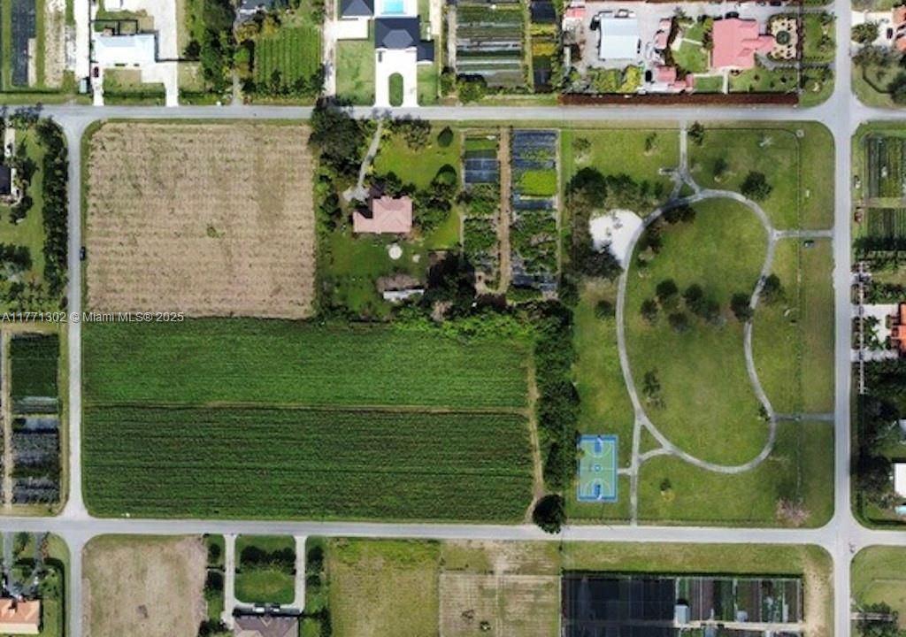 待售: $540,000 (1.25 acres)