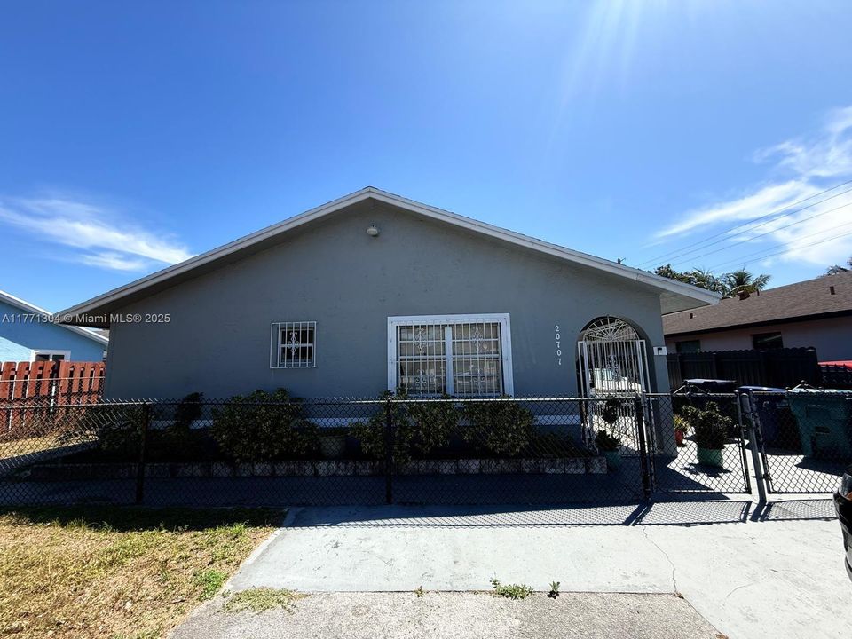 最近售出: $525,000 (4 贝兹, 2 浴室, 1425 平方英尺)