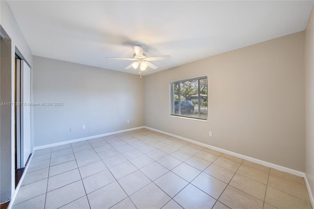 Vendido Recientemente: $450,000 (2 camas, 1 baños, 1260 Pies cuadrados)