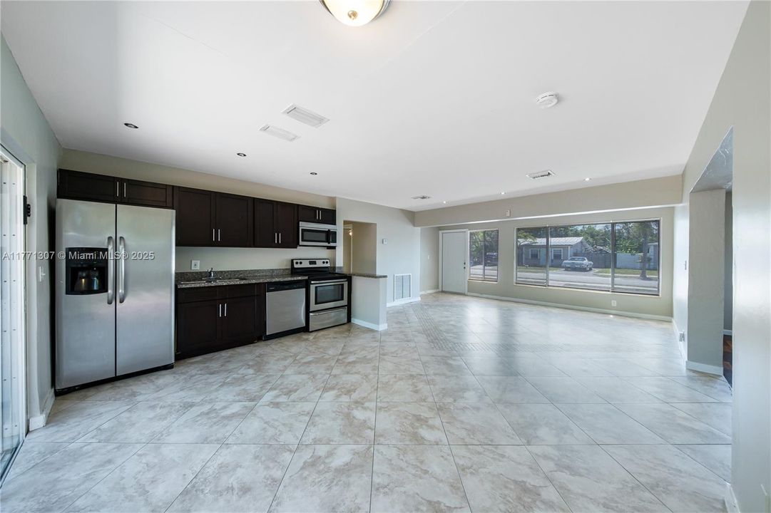 Vendido Recientemente: $450,000 (2 camas, 1 baños, 1260 Pies cuadrados)