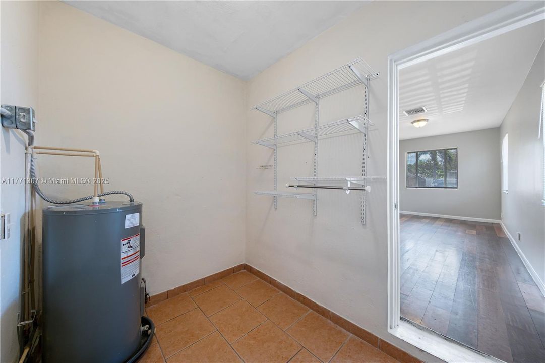 Vendido Recientemente: $450,000 (2 camas, 1 baños, 1260 Pies cuadrados)