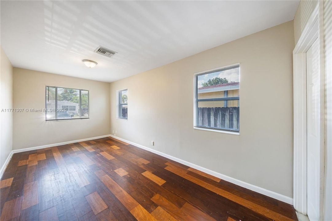 Vendido Recientemente: $450,000 (2 camas, 1 baños, 1260 Pies cuadrados)