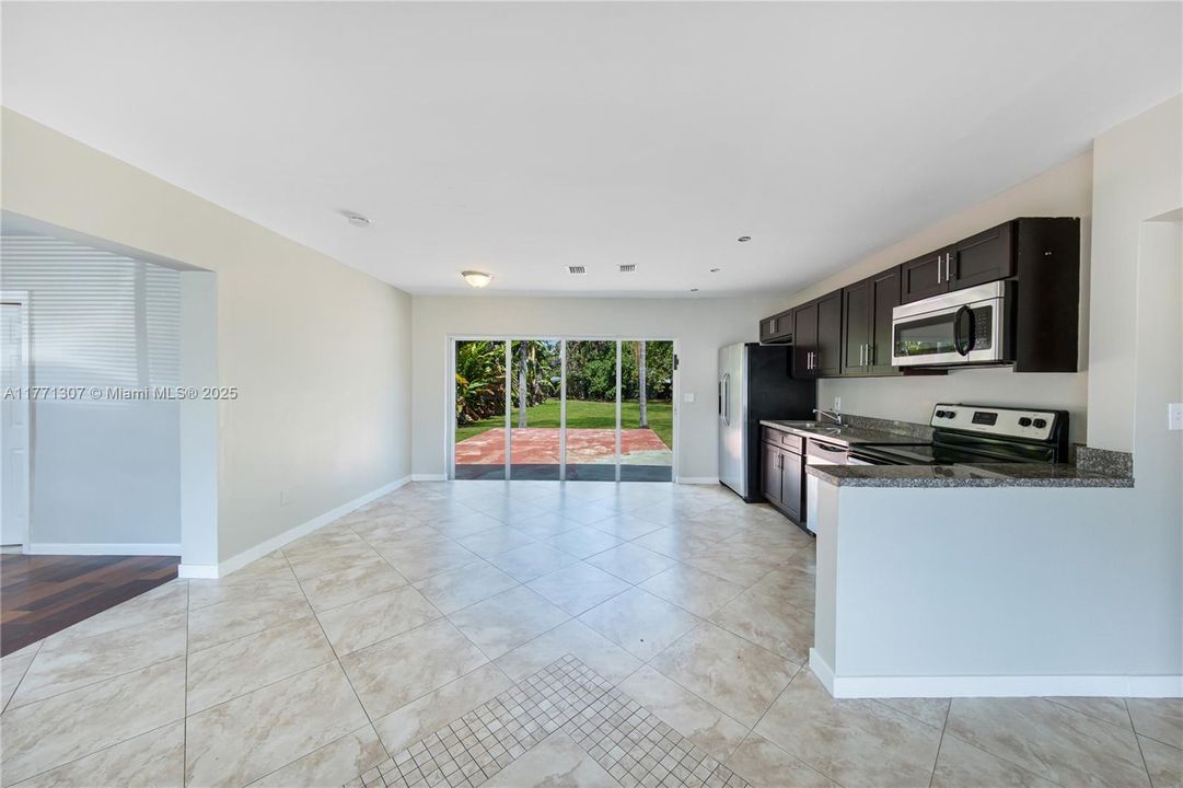 Vendido Recientemente: $450,000 (2 camas, 1 baños, 1260 Pies cuadrados)