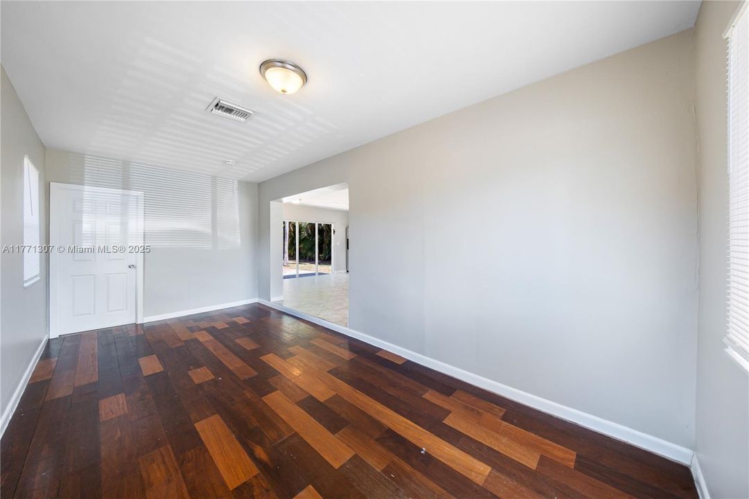 Vendido Recientemente: $450,000 (2 camas, 1 baños, 1260 Pies cuadrados)