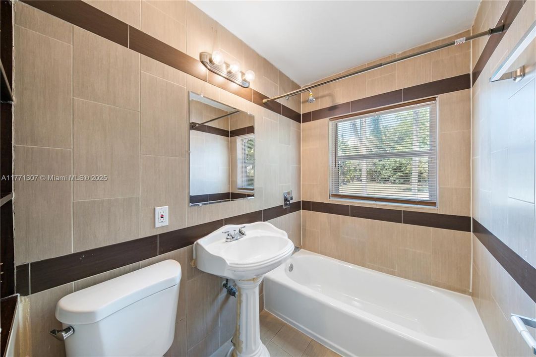 Vendido Recientemente: $450,000 (2 camas, 1 baños, 1260 Pies cuadrados)