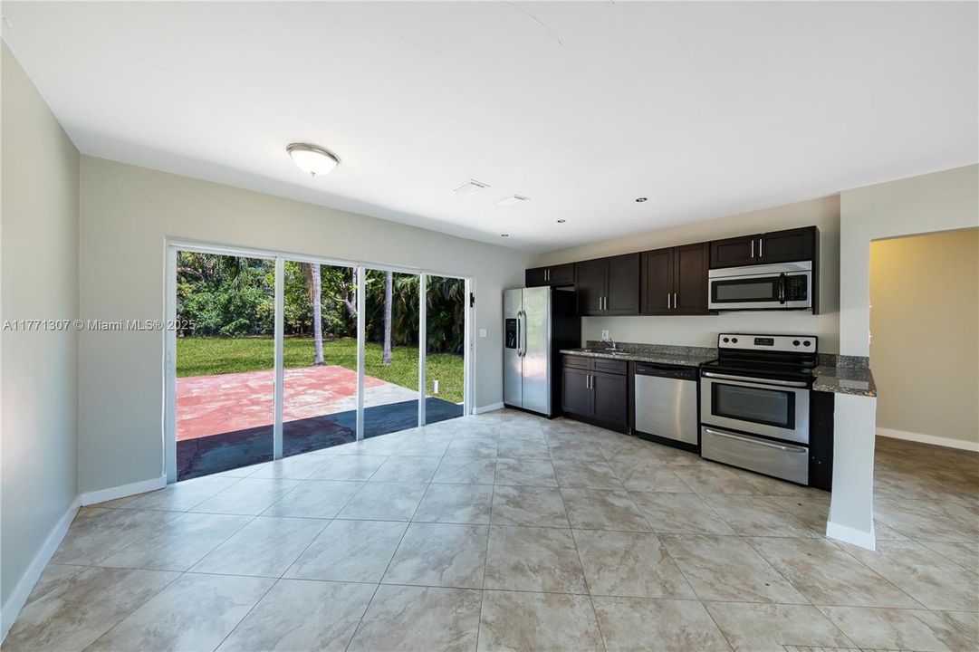 Vendido Recientemente: $450,000 (2 camas, 1 baños, 1260 Pies cuadrados)