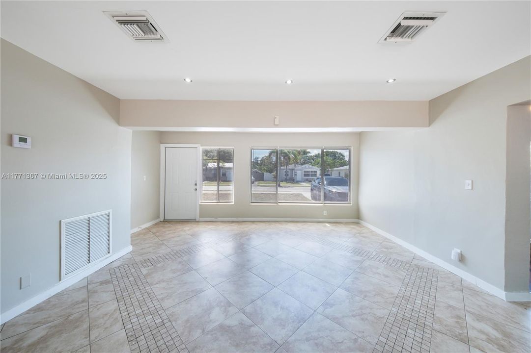 Vendido Recientemente: $450,000 (2 camas, 1 baños, 1260 Pies cuadrados)