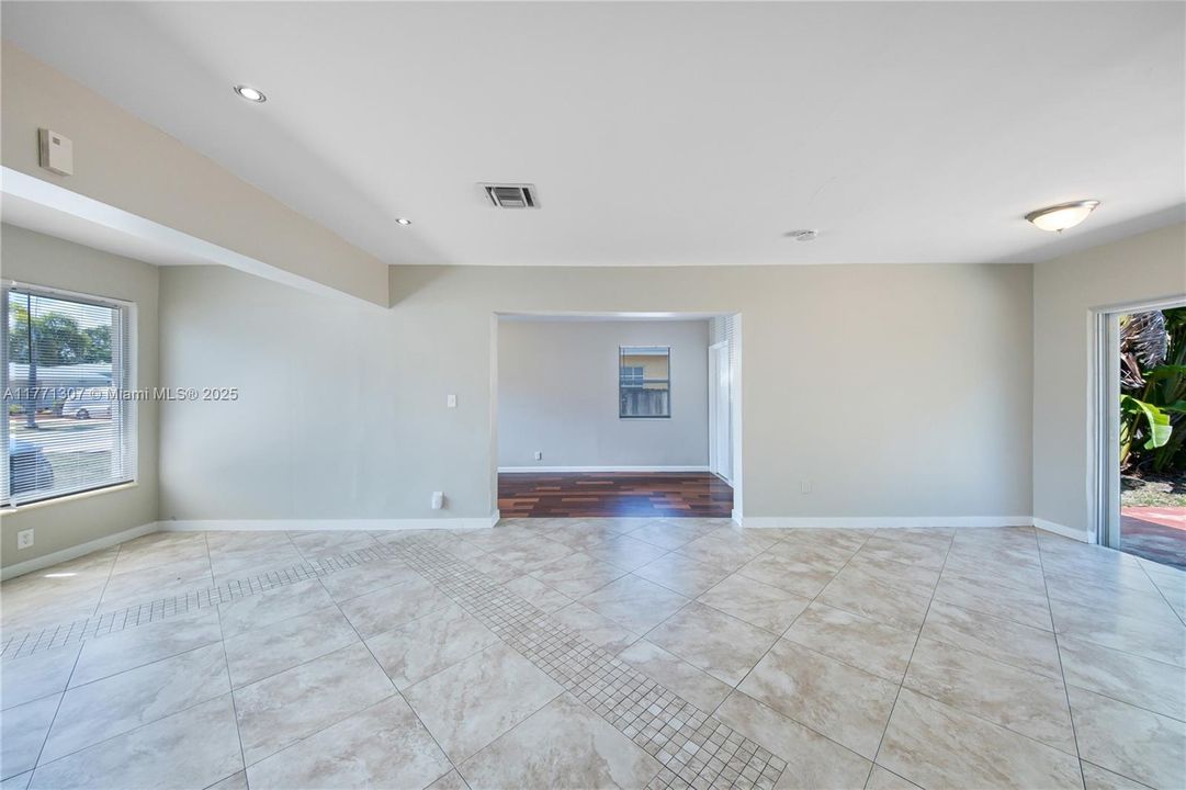 Vendido Recientemente: $450,000 (2 camas, 1 baños, 1260 Pies cuadrados)