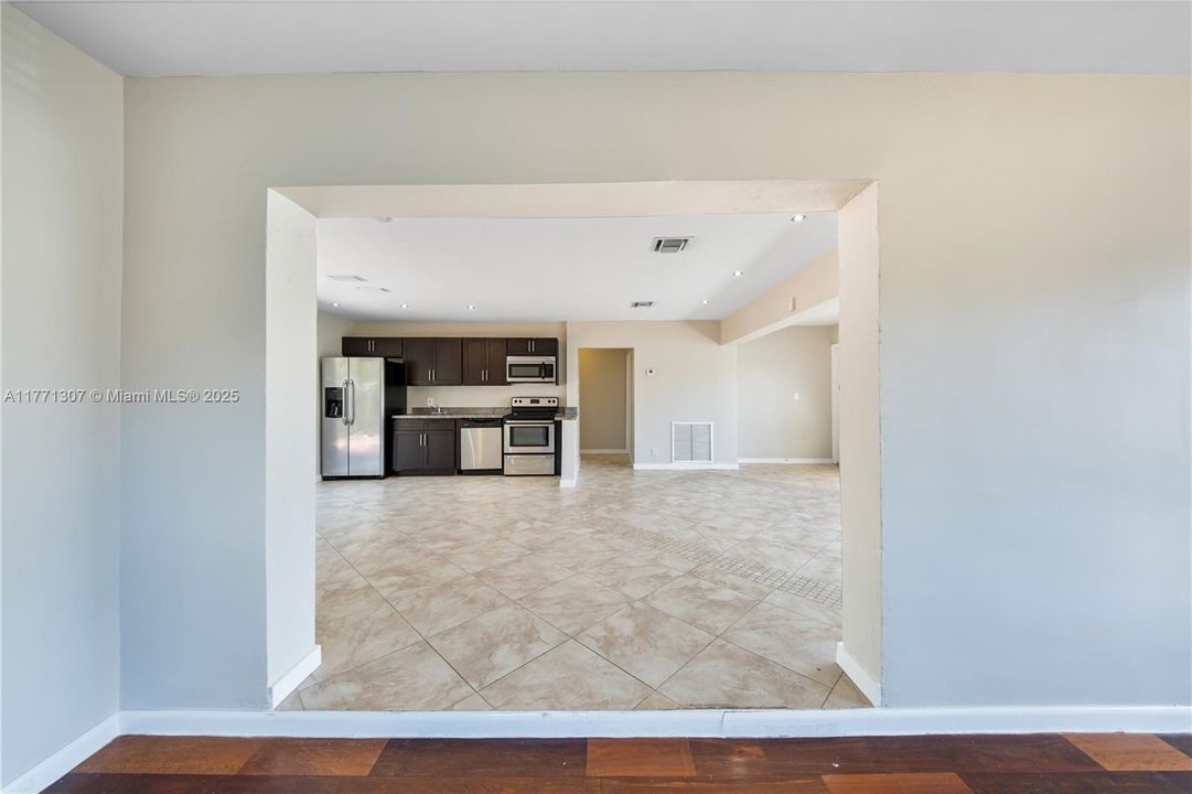 Vendido Recientemente: $450,000 (2 camas, 1 baños, 1260 Pies cuadrados)