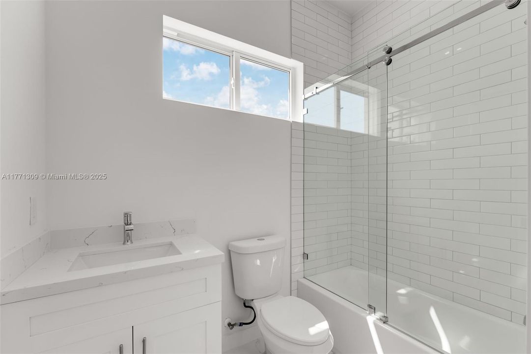 3rd Bathroom with tub