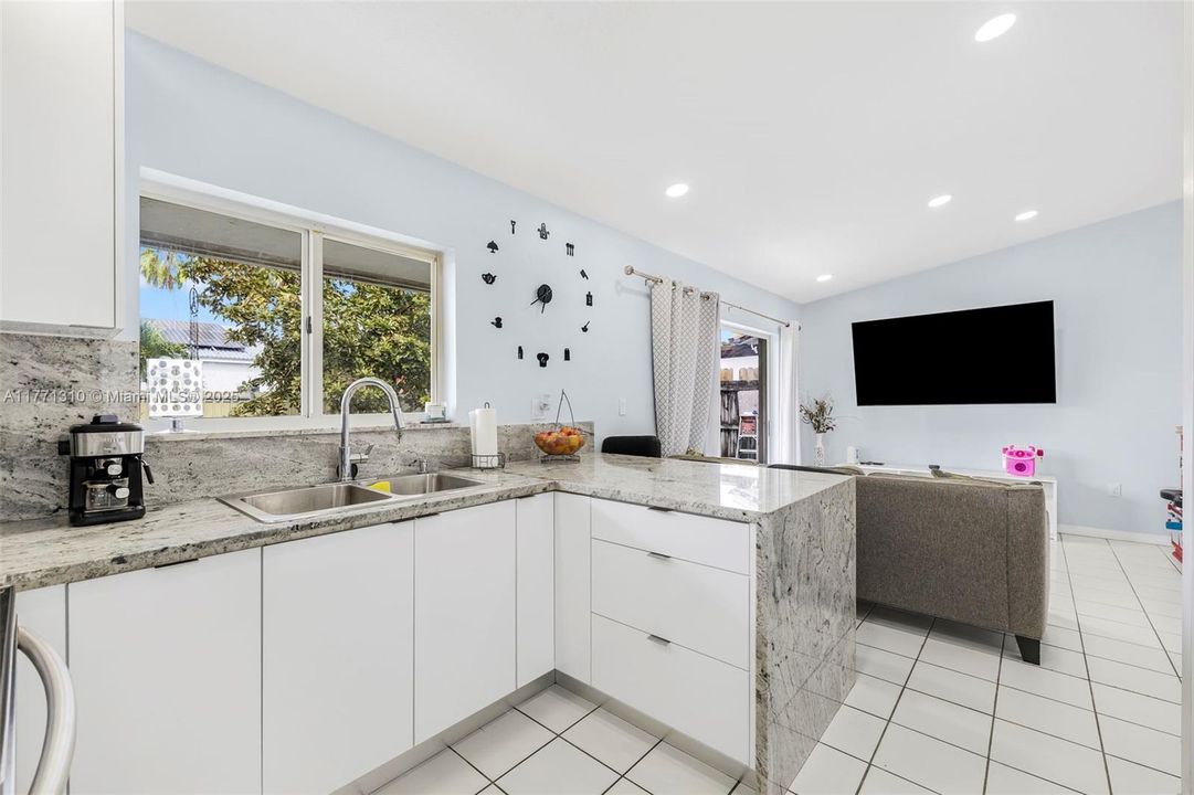 Recently Sold: $599,900 (3 beds, 2 baths, 1472 Square Feet)