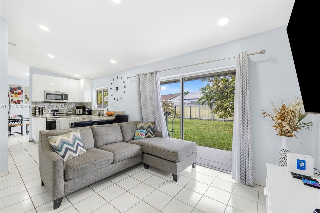 Recently Sold: $599,900 (3 beds, 2 baths, 1472 Square Feet)