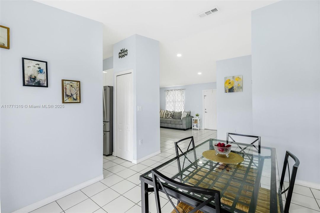 Recently Sold: $599,900 (3 beds, 2 baths, 1472 Square Feet)