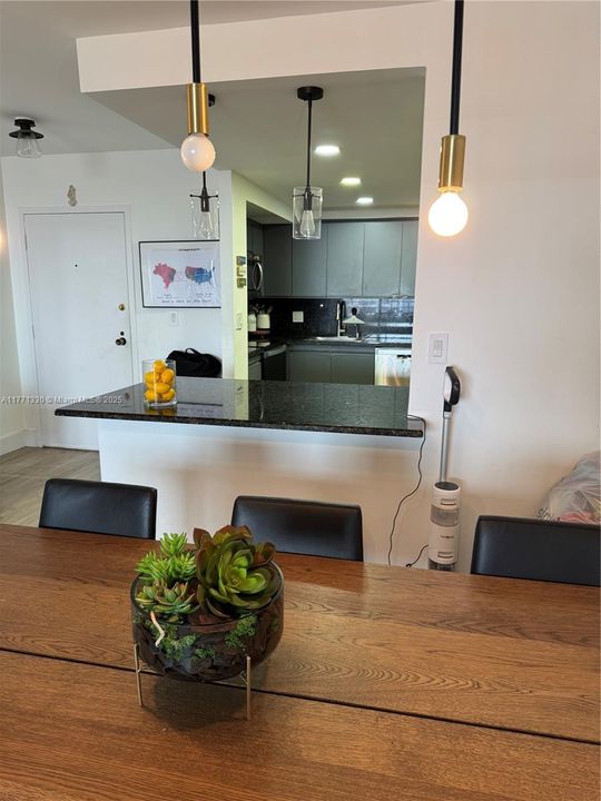 最近租的: $3,100 (2 贝兹, 2 浴室, 1580 平方英尺)