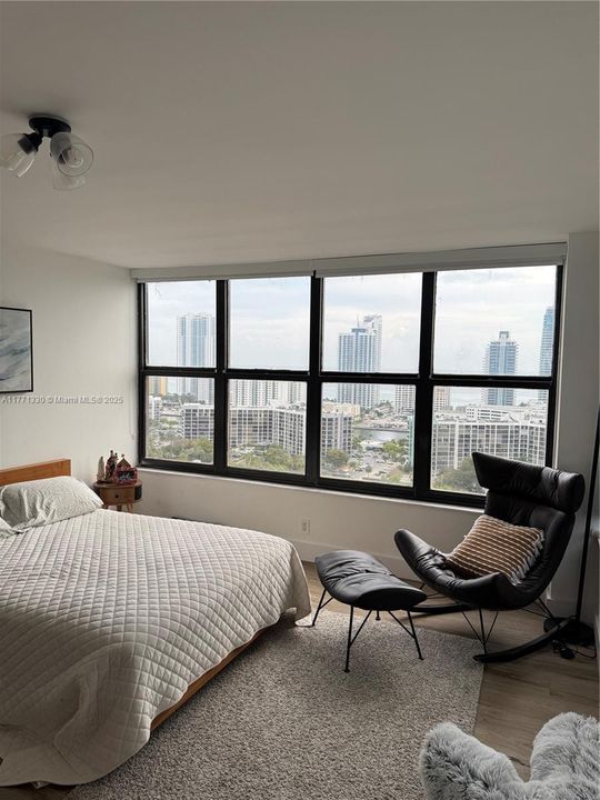 最近租的: $3,100 (2 贝兹, 2 浴室, 1580 平方英尺)