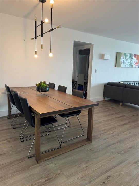 最近租的: $3,100 (2 贝兹, 2 浴室, 1580 平方英尺)