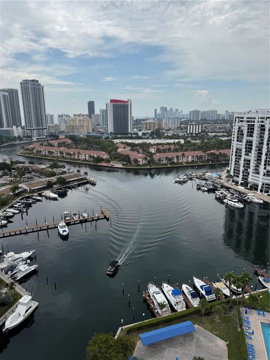 最近租的: $3,100 (2 贝兹, 2 浴室, 1580 平方英尺)