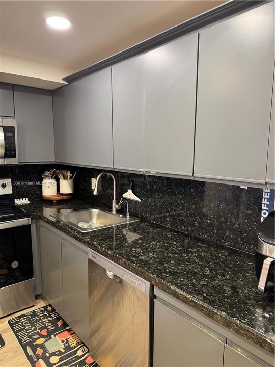 最近租的: $3,100 (2 贝兹, 2 浴室, 1580 平方英尺)