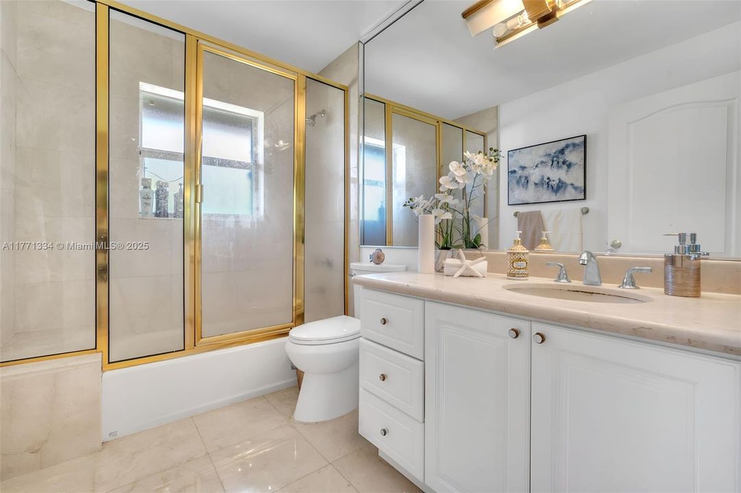 Recently Sold: $1,275,000 (5 beds, 4 baths, 3659 Square Feet)