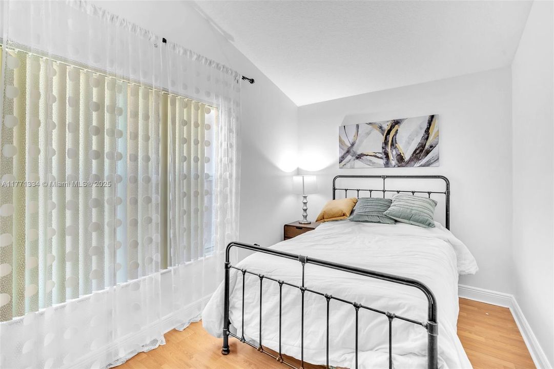 Recently Sold: $1,275,000 (5 beds, 4 baths, 3659 Square Feet)