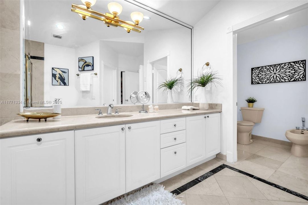 Recently Sold: $1,275,000 (5 beds, 4 baths, 3659 Square Feet)