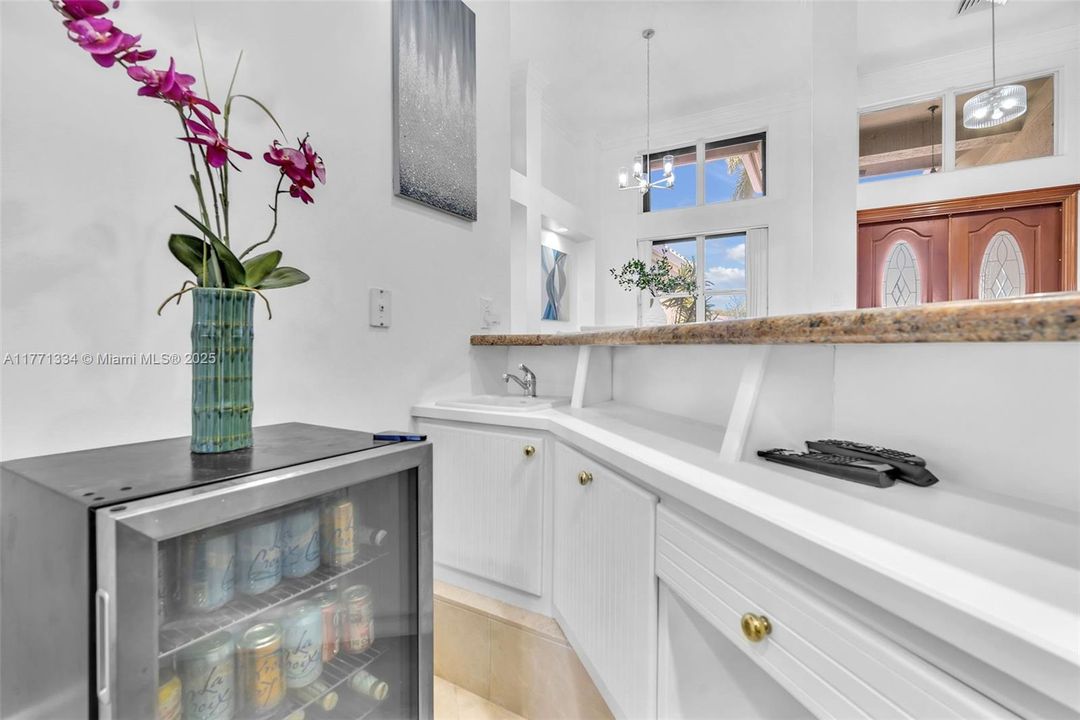 Recently Sold: $1,275,000 (5 beds, 4 baths, 3659 Square Feet)