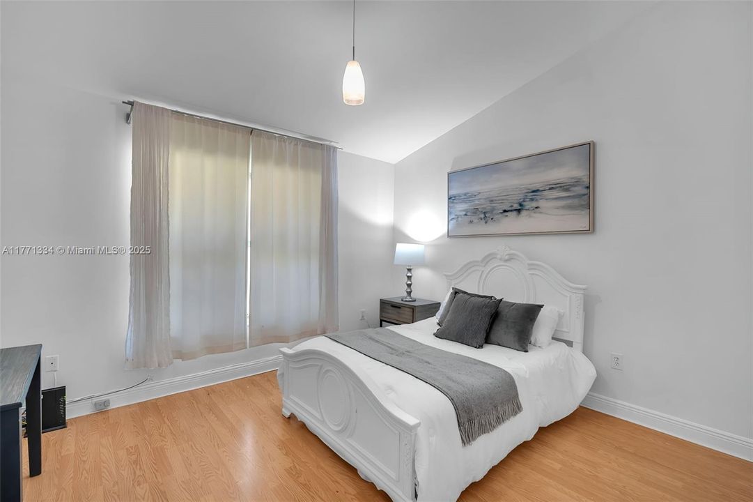 Recently Sold: $1,275,000 (5 beds, 4 baths, 3659 Square Feet)